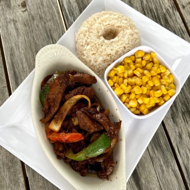Saltado De Pollo.